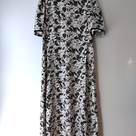 Amish Mennonite Cape Dress Modest 39"B 36"W Off White Black Floral AS IS - Picture 3 of 10